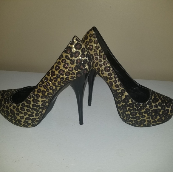Shi by Journey Leopard Print Stilettos - Picture 4 of 7